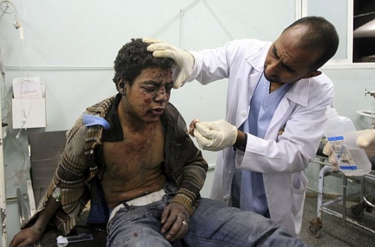 Muž zraněný při izraelském útoku na pašerácké tunely v Gaze.